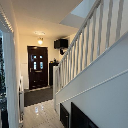 Charming And Cosy London Home, Garden, Parking & Family Fun Митчам Экстерьер фото